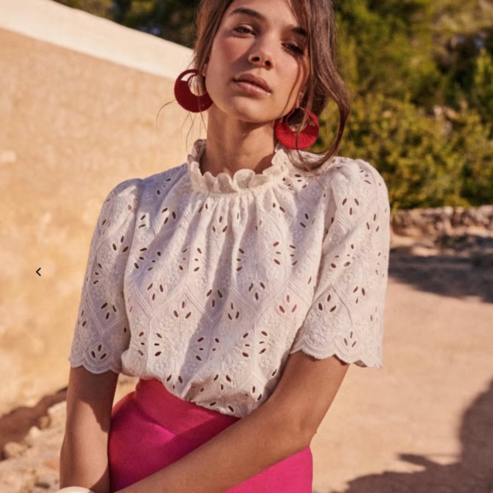 NWOT Sezane Louisah Eylet Blouse (US 4/FR 36)